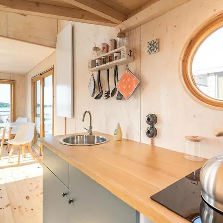 Botel Hausboot Alma *