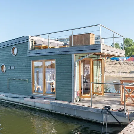 Botel Hausboot Alma *