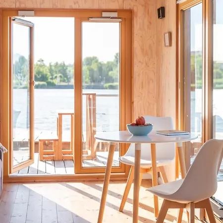 Botel Hausboot Alma *