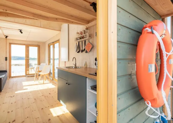 Botel Hausboot Alma